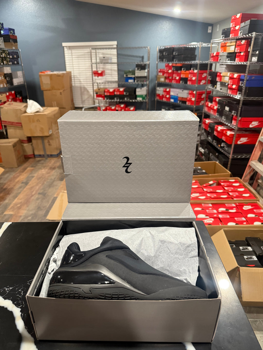 SHAI 001
Charm Black