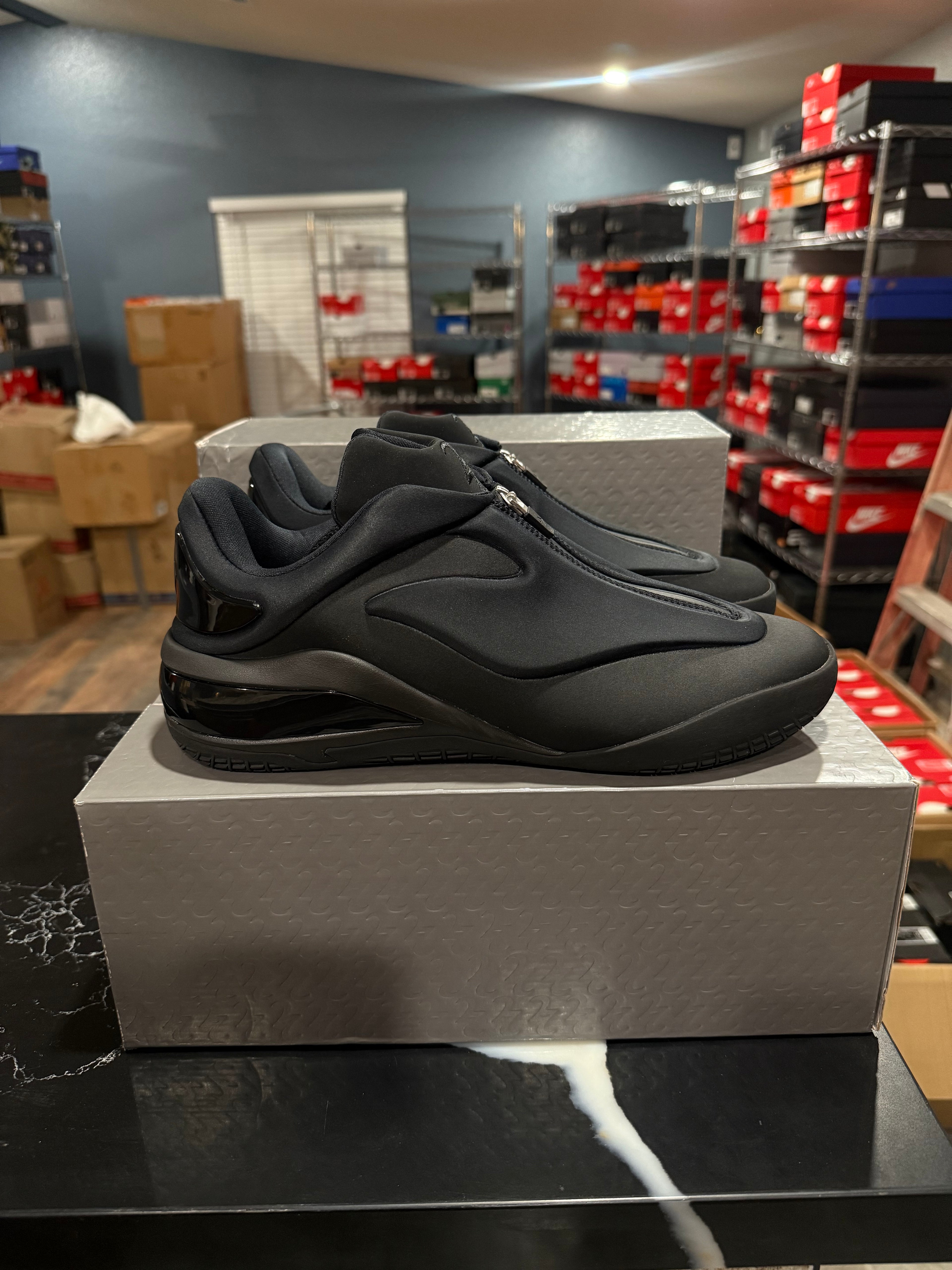 SHAI 001
Charm Black